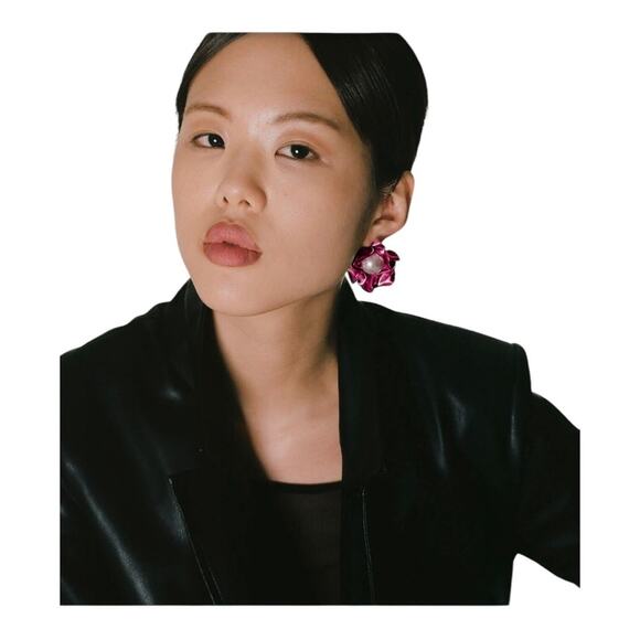 Sterling King Titania Imitation SwirlShaped Pearl And Silver Alloy Stud Earrings - Picture 14 of 16